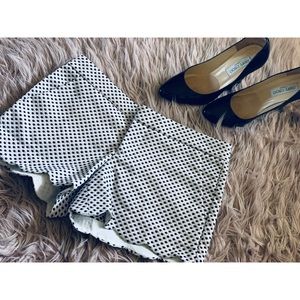 Club Monaco white/black dots scallop Amber shorts